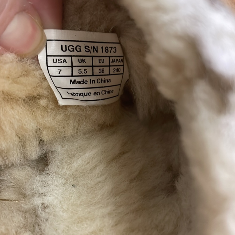 UGG Bailey 3 button boots Chestnut sheepskin - Picture 13 of 13